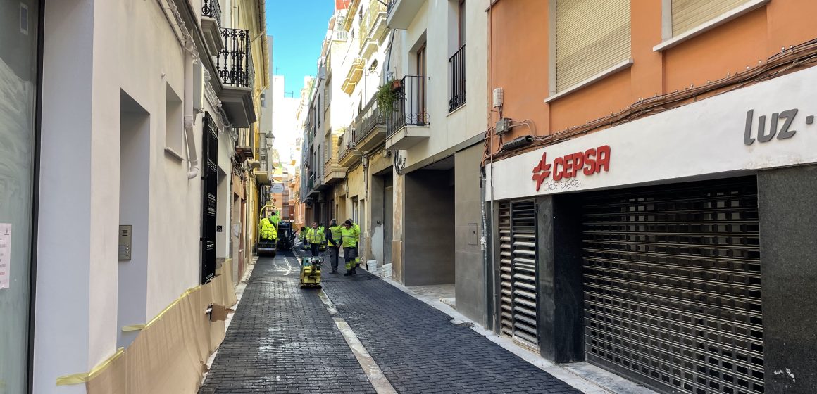 El carrer Mossen Grau d’Alzira estrena nova imatge
