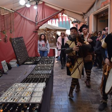Xàtiva inaugura el Mercat medieval amb 80 paredes d’artesania i comestibles