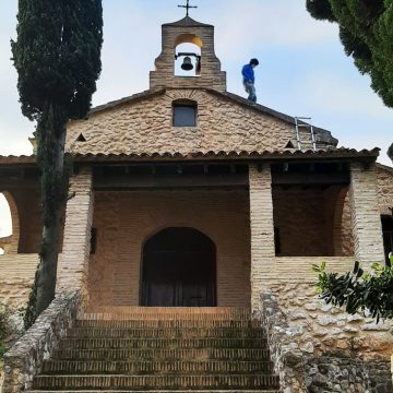 Vilallonga restaura l’ermita i la campana gòtica