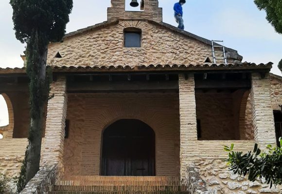 Vilallonga restaura l’ermita i la campana gòtica
