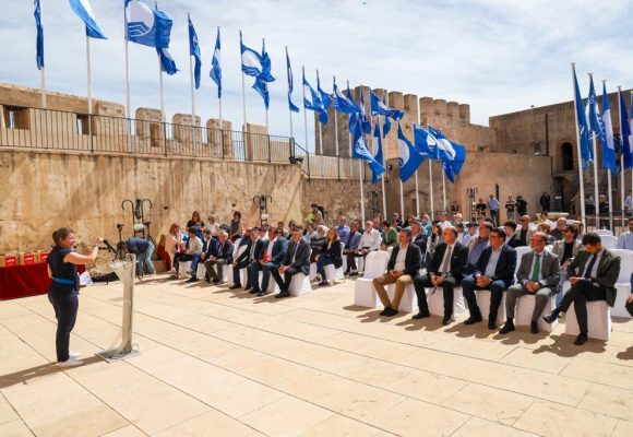 Cullera i Gandia entre els huit únics municipis amb Bandera Blava de forma interrompuda des de fa 36 anys