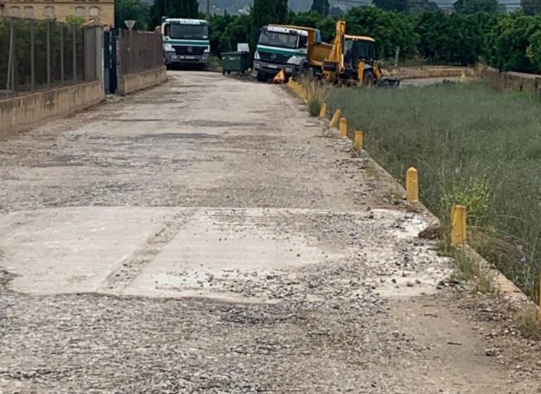 S’inicia la pavimentació de camins rurals molt deteriorats al terme de Carcaixent