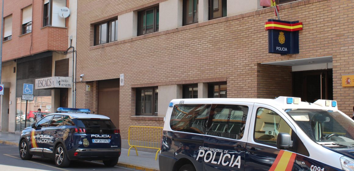 La Policia Nacional deté en Alzira a quatre dones especialitzades en robatoris amb força en domicilis