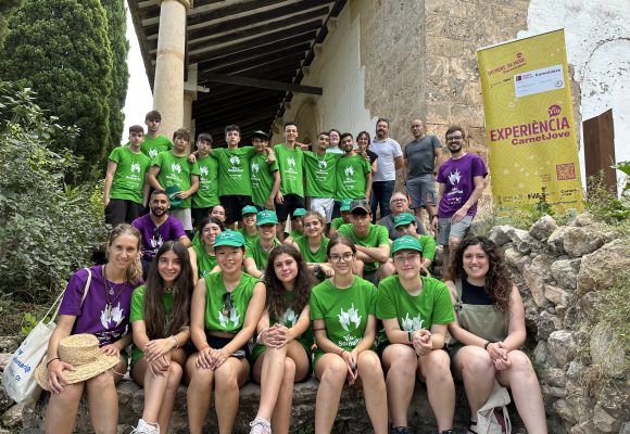 Joves procedents de tot l’Estat participen en un camp de voluntariat al Castell de Xàtiva