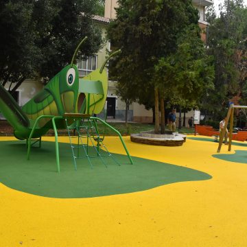Obert el renovat parc infantil de la plaça Espanyoleto de Xàtiva