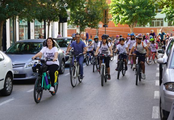 Més de 400 escolars d’Ontinyent participen del dia Mundial Sense Cotxes