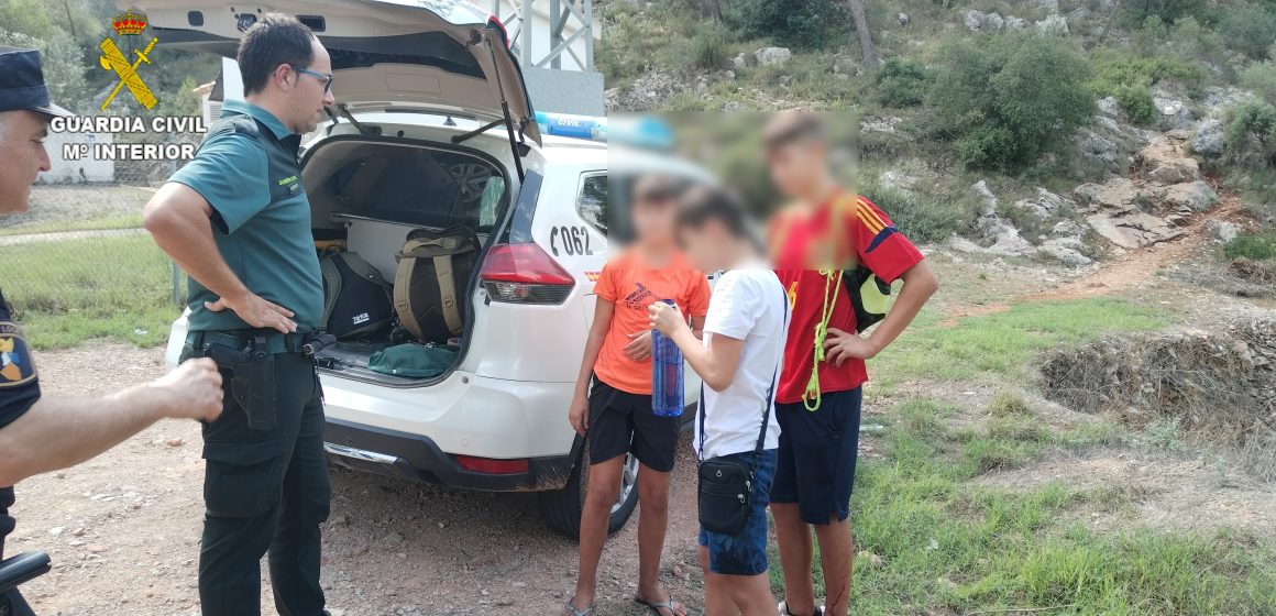 Rescaten en Xàtiva a tres menors ferits en la muntanya Rescaten en Xàtiva a tres menors ferits en la muntanya