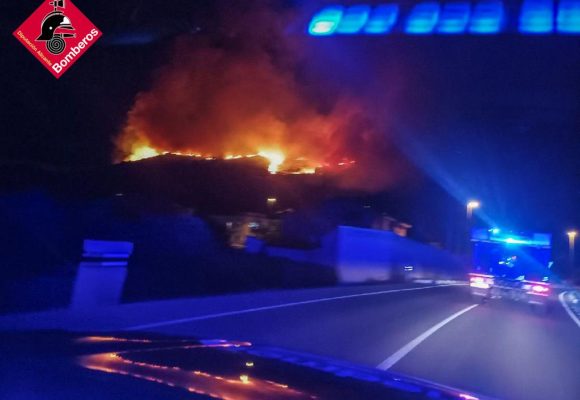Incendi forestal a la Serra Segària al Ràfol d’Almunia
